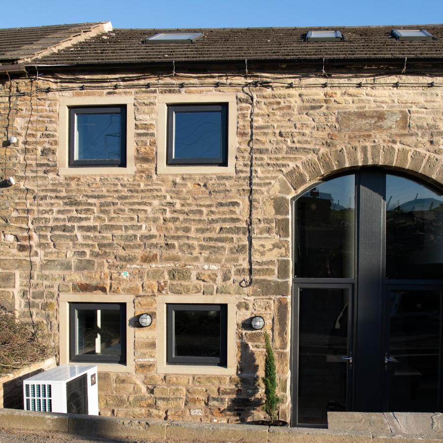 Unique Barn Conversion In Saddleworth Олдхам Экстерьер фото