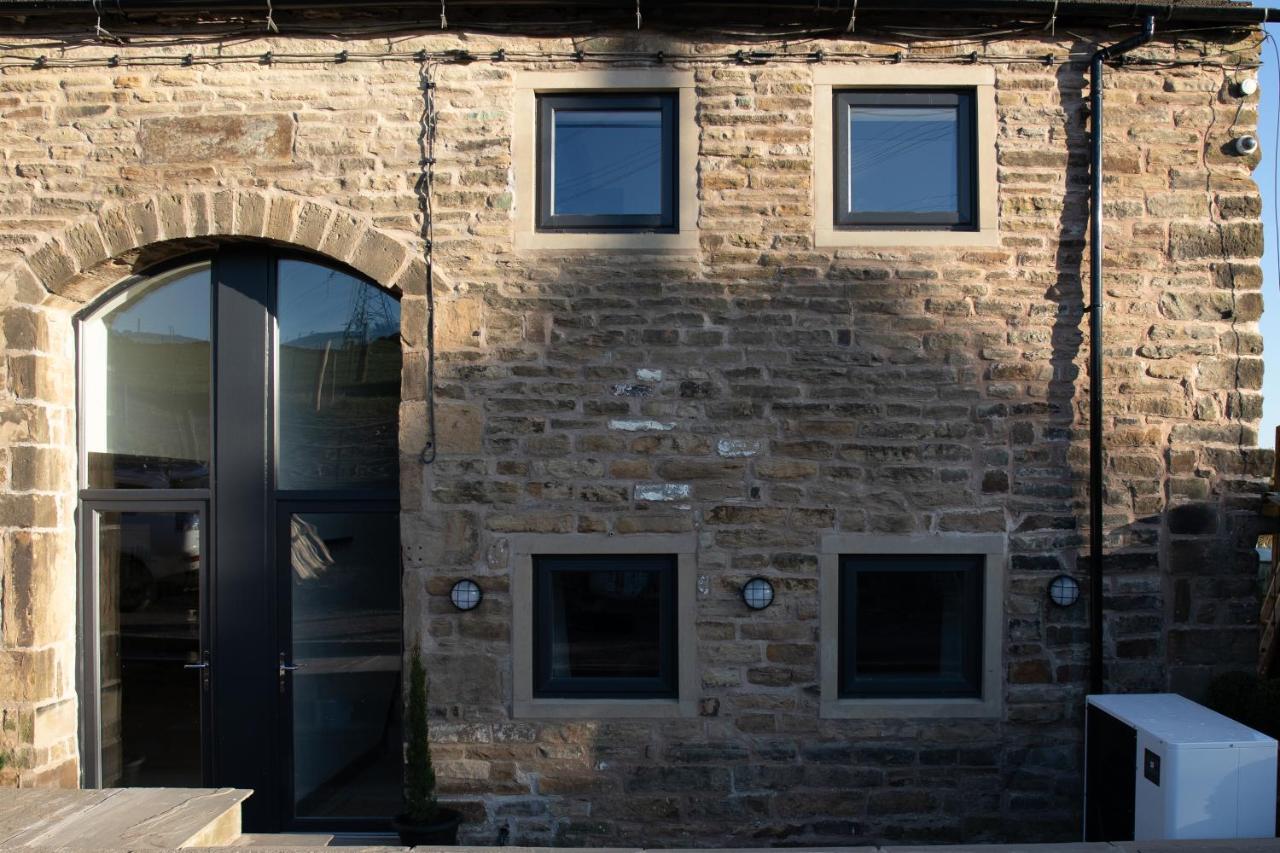 Unique Barn Conversion In Saddleworth Олдхам Экстерьер фото