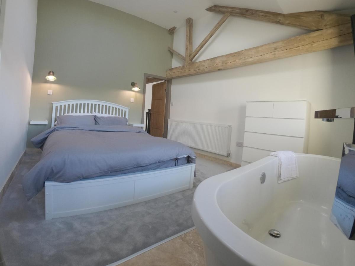 Unique Barn Conversion In Saddleworth Олдхам Экстерьер фото