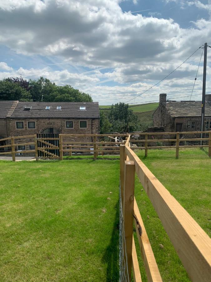 Unique Barn Conversion In Saddleworth Олдхам Экстерьер фото